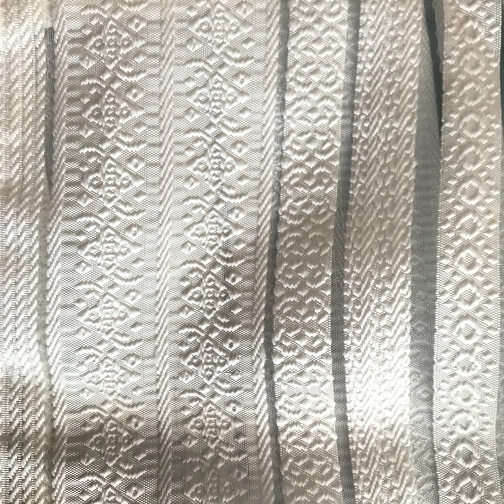 ❗️2/$10 romeo & juliet couture white crop top - Picture 3 of 3